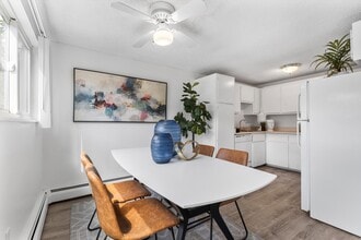 2x1 Breakfast Area - Mohawk Green Apartments