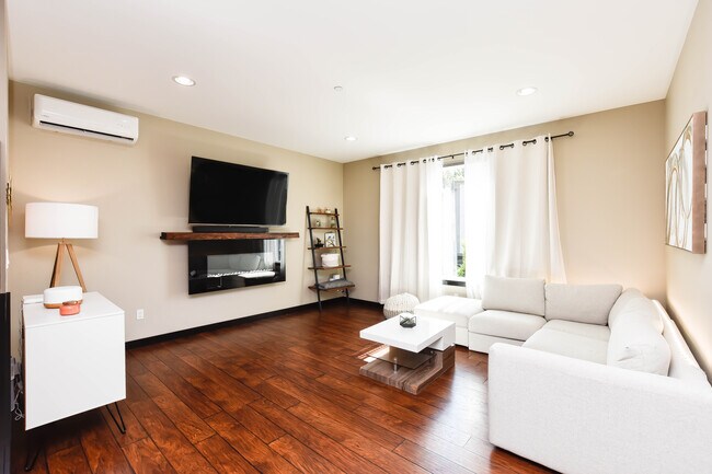 Building Photo - 15114 13th Park W