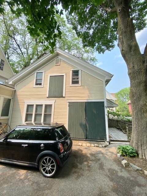 Building Photo - 46 Athol St