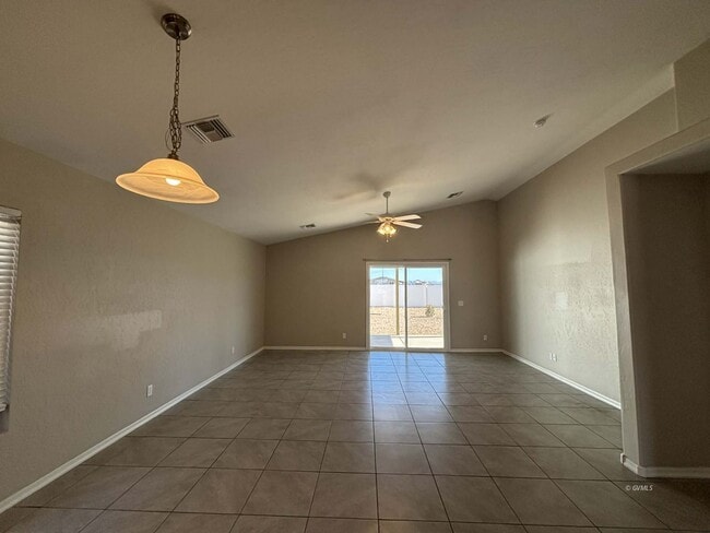 Building Photo - 1075 Gila Dr