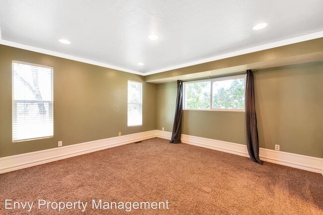 Building Photo - 871 E 3350 N