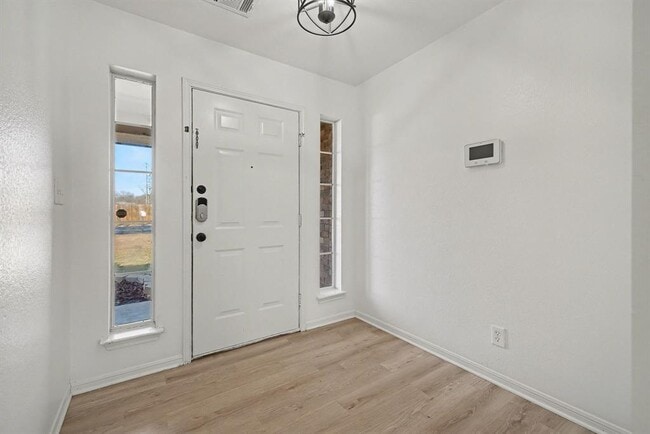 Building Photo - 1101 E Johnson St