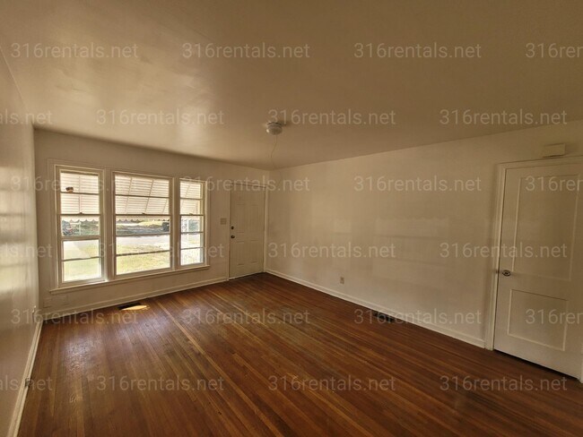 Foto del edificio - $1,050 - 3 bedroom/ 1 bathroom - Single Family Home