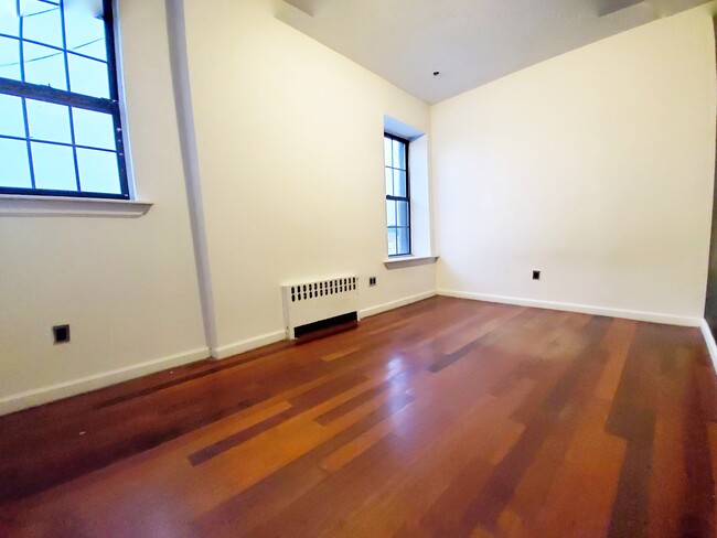 Building Photo - 51 Eldert St