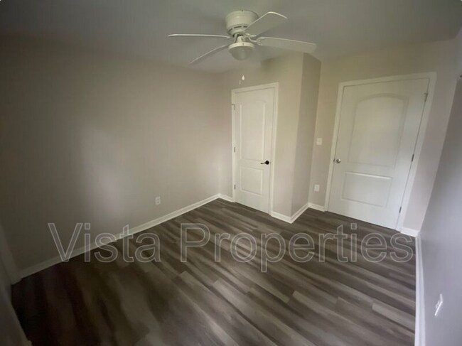 Foto del edificio - 2405 W Broadway