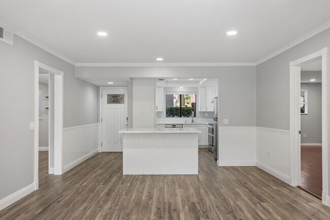 Building Photo - 31461 E Nine Dr