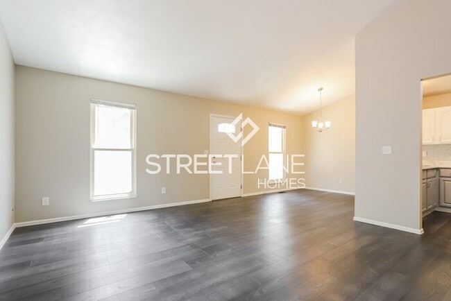 Building Photo - REDUCED!