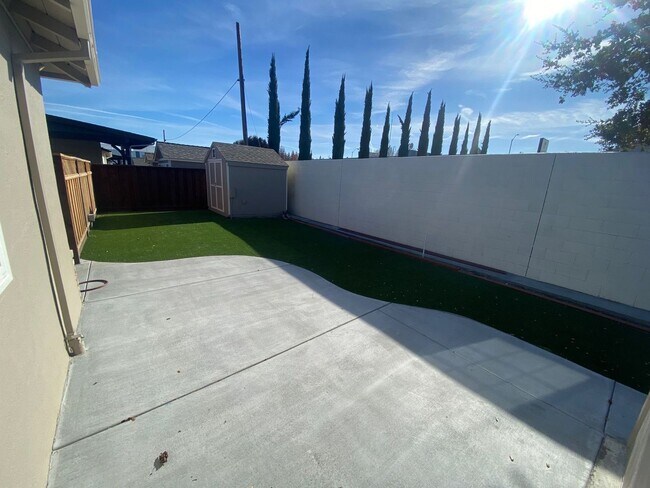 Building Photo - 3392 McKinley Dr