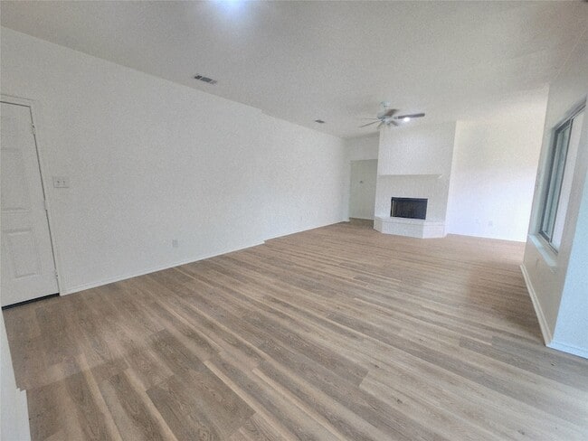 Photo - 802 Headwater Dr House