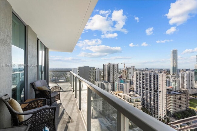 Foto del edificio - 1111 SW 1st Ave