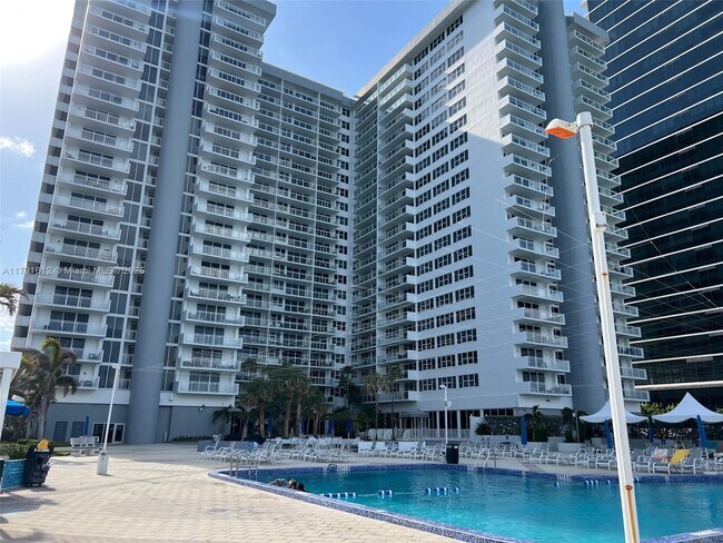 Foto del edificio - 2030 S Ocean Dr