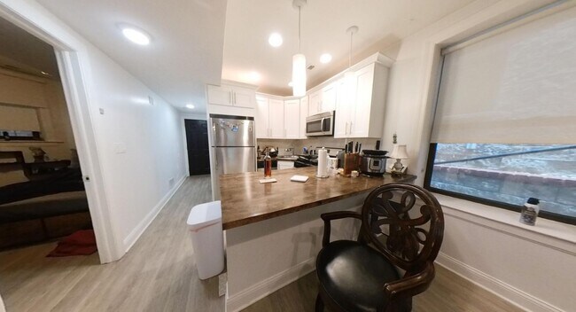 Foto del edificio - 712 W Briar Pl