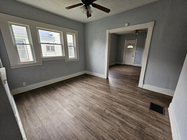 Foto del edificio - 912 W 3rd St