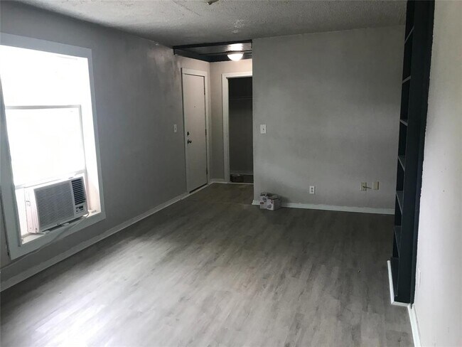 Building Photo - 1209 N 10th St