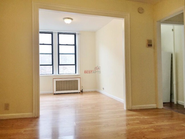 Building Photo - 725 9th Ave