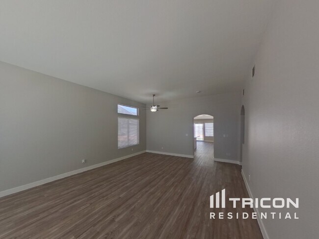 Foto del edificio - 8208 Bluff Creek Ave