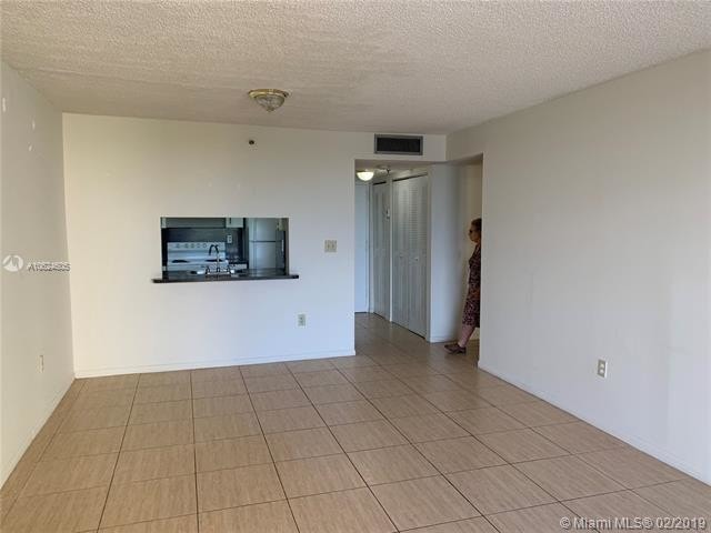 Building Photo - 9688 Fontainebleau Blvd