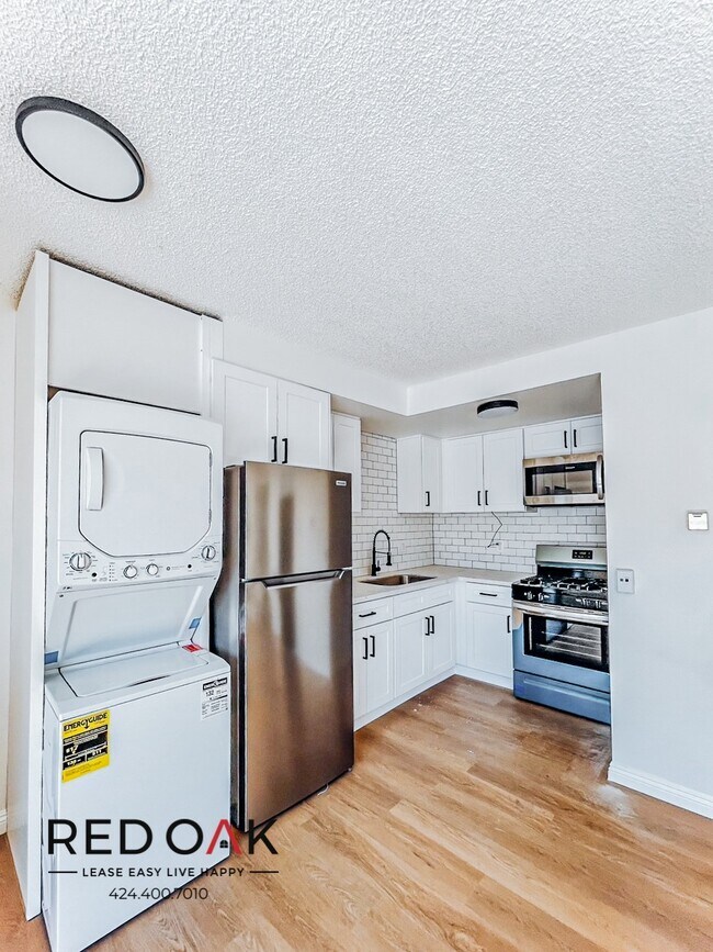 Building Photo - Remarkable Bright and Sunny Completely Rem...