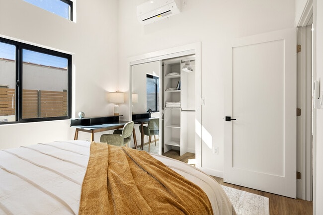 Building Photo - 233 Ashland Ave