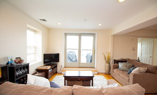 Foto del edificio - 305 Washington St