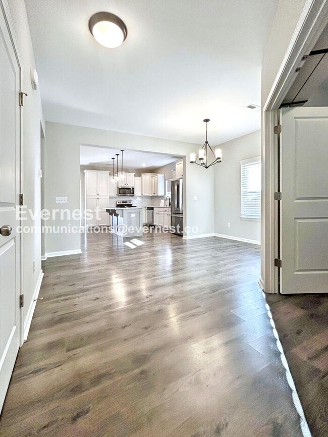 Foto del edificio - 2031 Darby View Ln