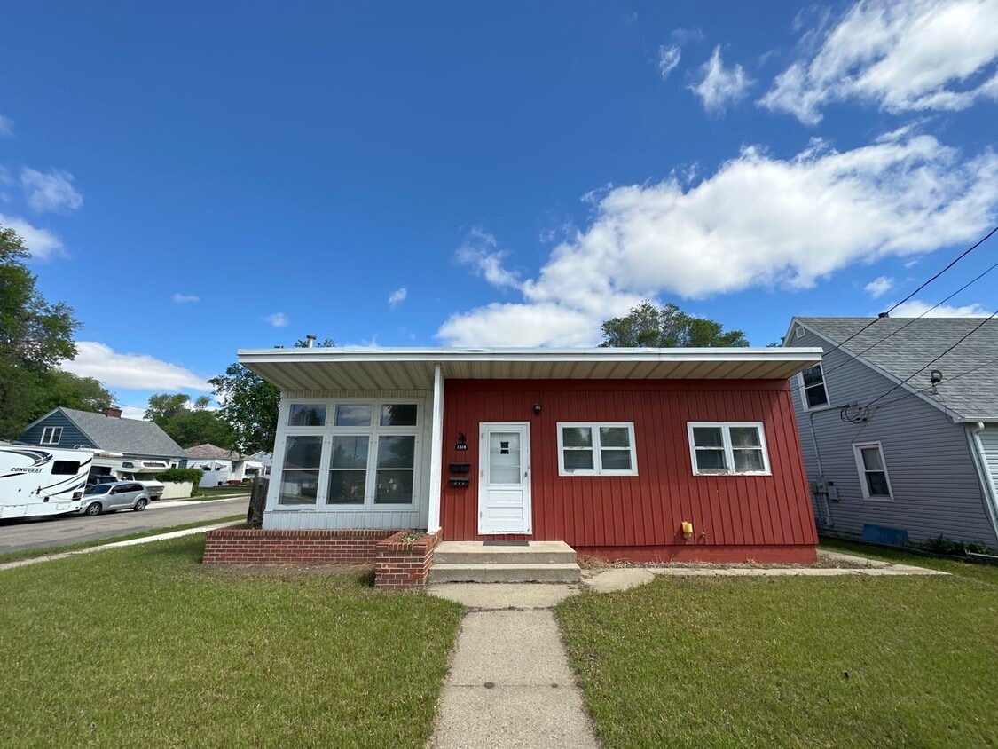 Primary Photo - House- NW