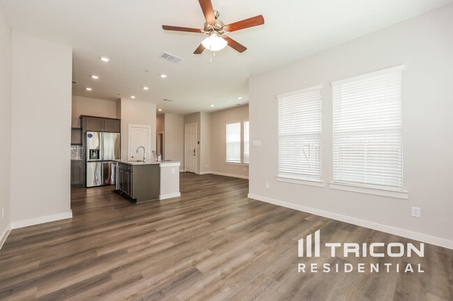 Building Photo - 217 Holbeck Cir