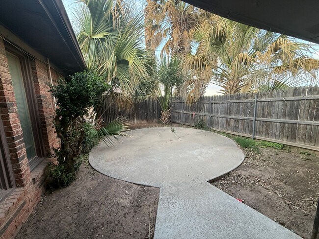 Building Photo - 2723-2723 Fair Palms Pl