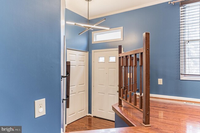 Building Photo - 6115 Hyacinth Dr