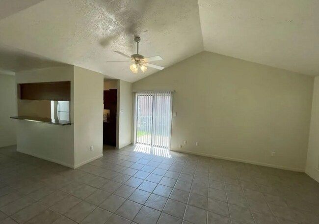 Foto del edificio - 2527 Cypress Dr