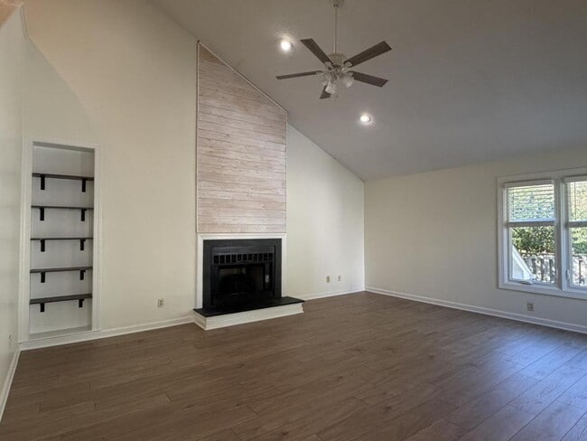 Building Photo - 305 Wimbledon Ct
