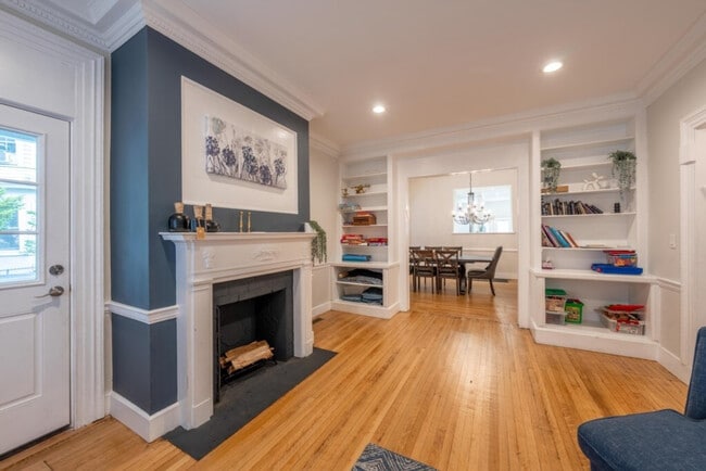 Building Photo - 139 W 4th Ave