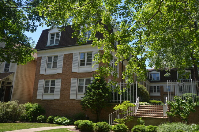 Building Photo - 2038 Sherman Ave