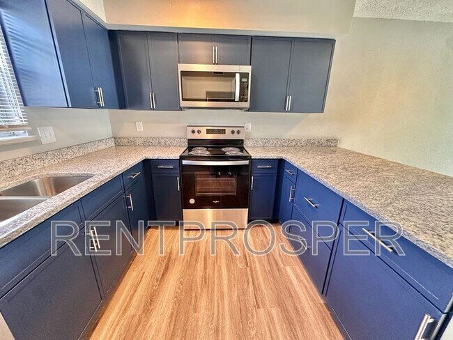 Foto del edificio - 5317 Curry Ford Rd