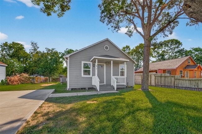 Building Photo - 2313 35th Ave N