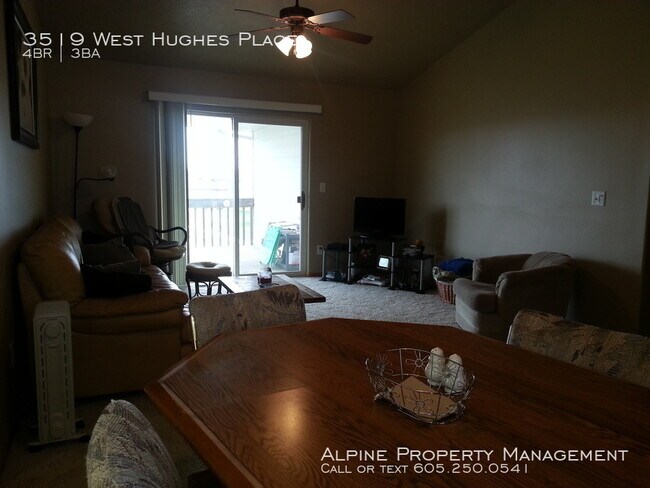 Building Photo - 4 Bed/3 Bath Townhome for Rent!!