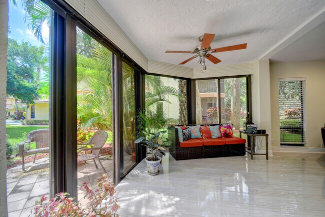 Building Photo - 5414 10th Fairway Dr