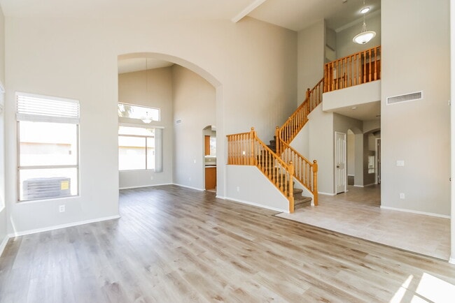 Building Photo - 1356 E Black Diamond Dr