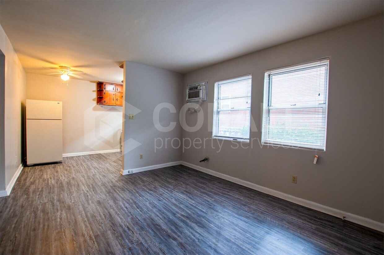 Primary Photo - 944 St Charles Ave NE