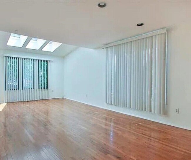 Foto del edificio - 700 Mainsail Ln