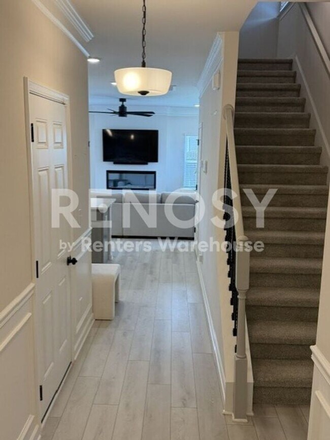 Building Photo - The fully furnished 3 Bedroom 3 bath home is just what you need!