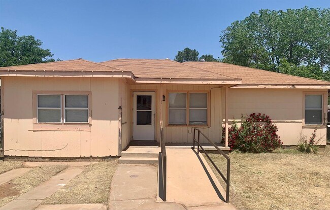 Building Photo - 3214 1st Pl