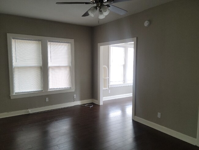 Foto del edificio - 209 E Rosewood Ave