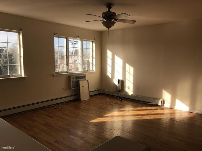 Building Photo - 1531 E 58th St
