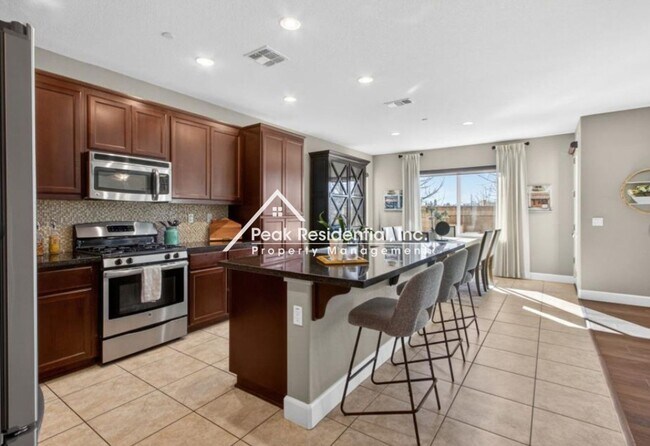 Building Photo - Beautiful 3bd/2.5ba Folsom Home with 2 Car Garage!