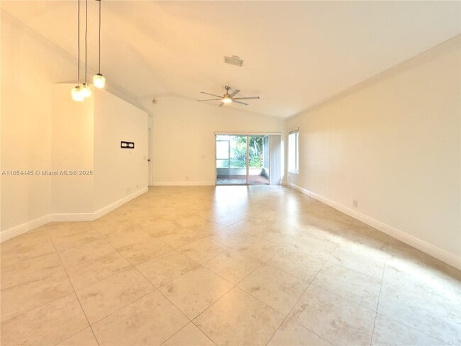 Building Photo - 1583 Presidio Dr