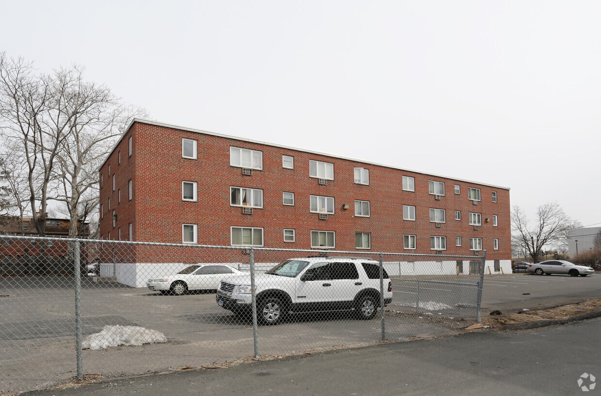 Building Photo - 79 Sumner St