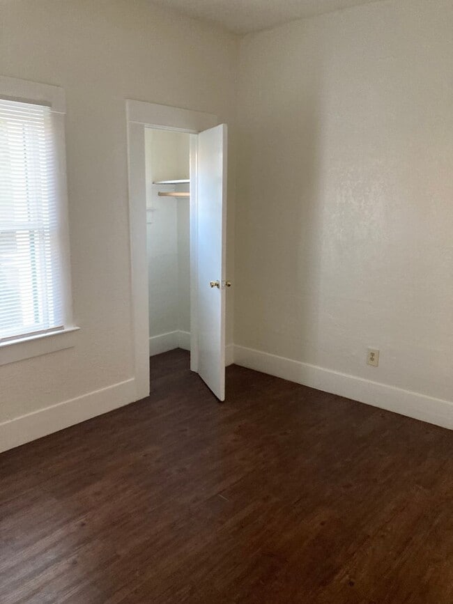 Building Photo - Vintage Charm Meets Comfortable Living – 3 BR 2 Bath/with Office space