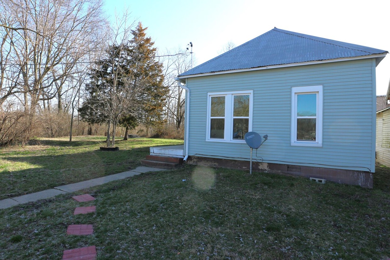 Primary Photo - 2 Bedroom Veedersburg Home!