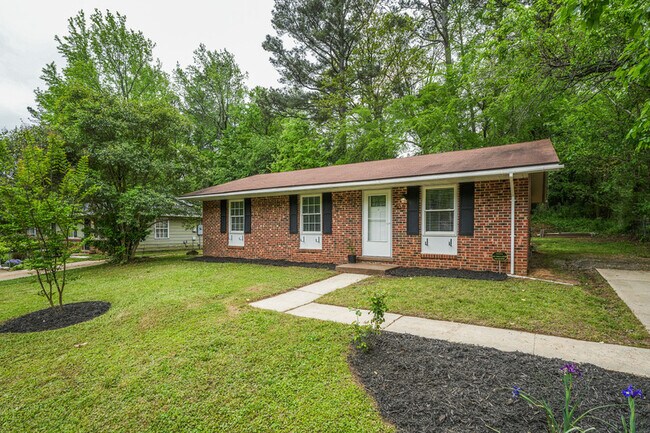 Building Photo - 508 Solar Dr